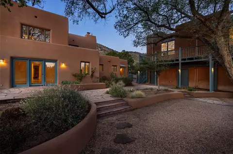3869 Old Santa Fe Trl, Santa Fe, NM 87505