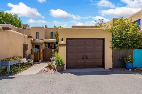 2949 Plaza Azul, Santa Fe, NM 87507