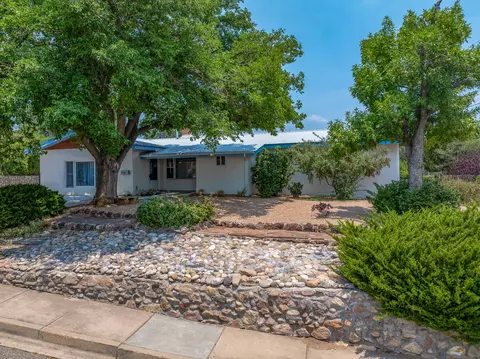 1113 S Luna Cir, Santa Fe, NM 87501