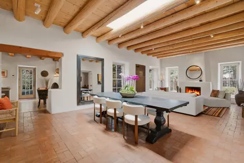 570 E Coronado Rd, Santa Fe, NM 87505