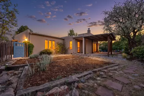 965 Camino Oraibi, Santa Fe, NM 87505
