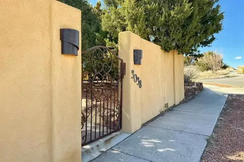 3038 Governor Lindsey Rd, Santa Fe, NM 87505