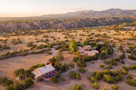 194 Arroyo Hondo Trl, Santa Fe, NM 87508