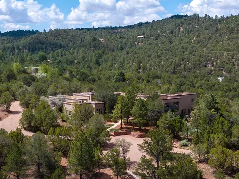 2220 Wilderness Mdw, Santa Fe, NM 87505
