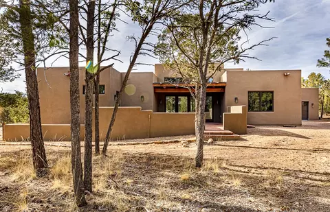 77 Silver Feather Trl, Pecos, NM 87552