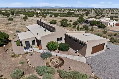 8 Estambre Ct, Santa Fe, NM 87508
