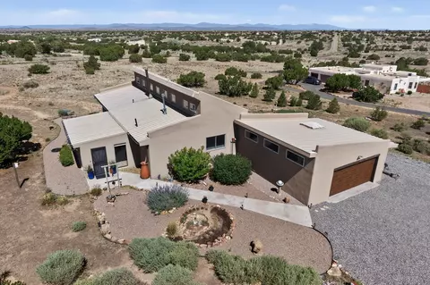 8 Estambre Ct, Santa Fe, NM 87508