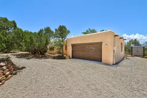 13 Herrada Ct, Santa Fe, NM 87508