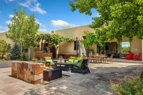 1858 Palacio Ln, Santa Fe, NM 87505
