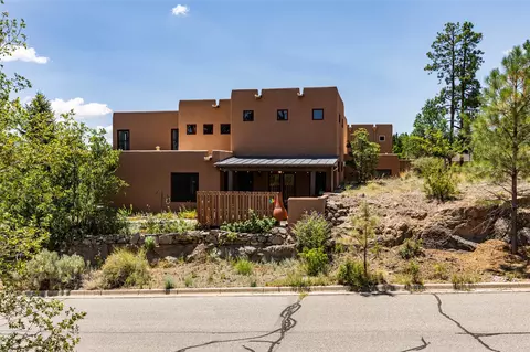 4995 Hermosura, Los Alamos, NM 87544
