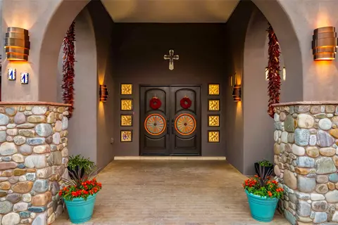 11 Vista Lagunitas, Santa Fe, NM 87507