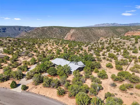 427 Estante, White Rock, NM 87547