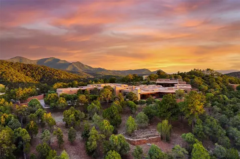 1236 N Summit Dr, Santa Fe, NM 87501