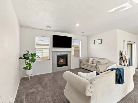 6331 Gannett Dr NE, Rio Rancho, NM 87144