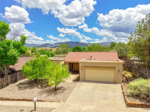 2205 Brillante St, Santa Fe, NM 87505