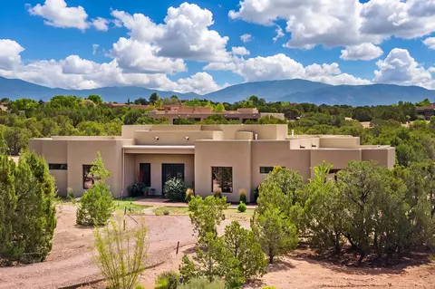 4 Rain Dance Ct, Santa Fe, NM 87506