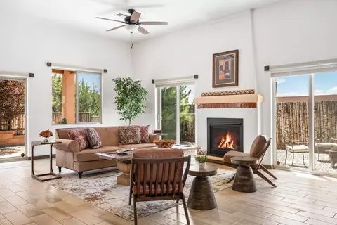 42 Canto Del Pajaro, Santa Fe, NM 87508