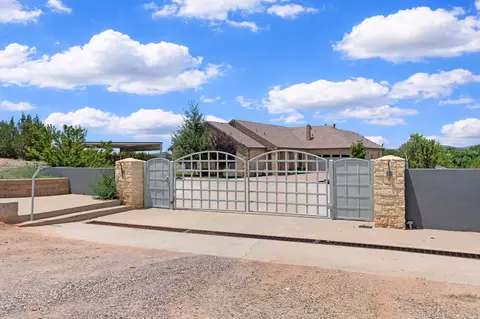 33 N Estrellas Rd, Santa Fe, NM 87507