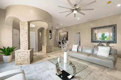 33 N Estrellas Rd, Santa Fe, NM 87507