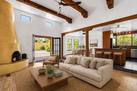 1876 Candela, Santa Fe, NM 87505