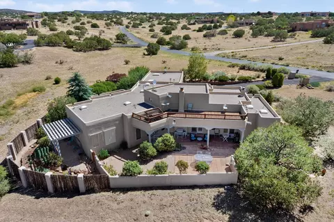 15 Calle Cal, Santa Fe, NM 87508