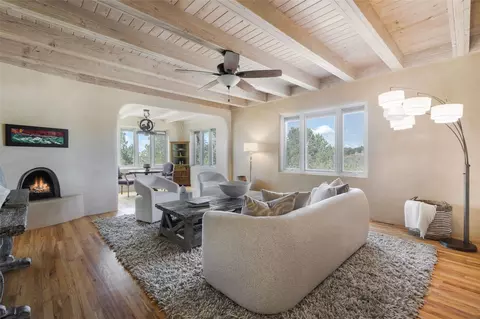 1022 Governor Dempsey, Santa Fe, NM 87501