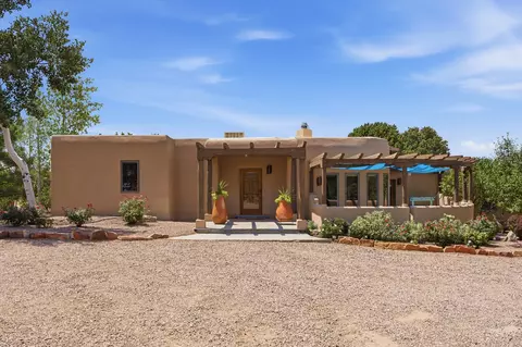 112 Sunrise Dr E, Santa Fe, NM 87506