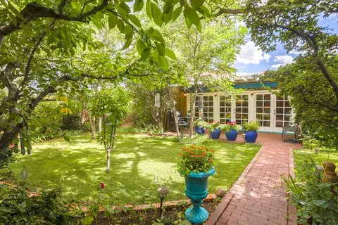 604 E Barcelona, Santa Fe, NM 87505