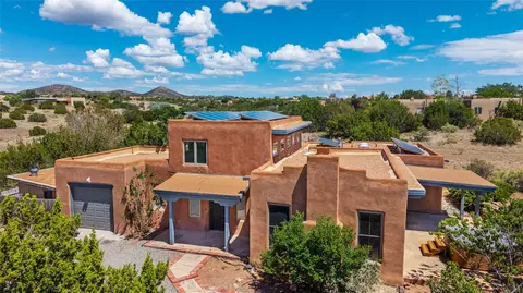 11 Cuesta Ln, Santa Fe, NM 87508
