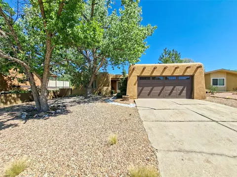 2531 Camino Cabestro, Santa Fe, NM 87505