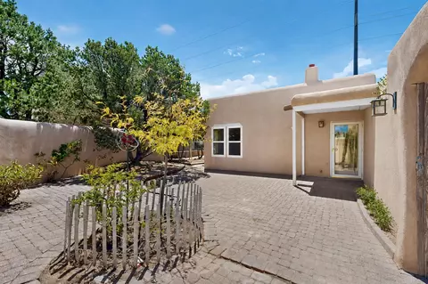 2733 Via Venado, Santa Fe, NM 87505