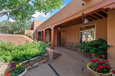 1014 Sierra Del Norte, Santa Fe, NM 87501