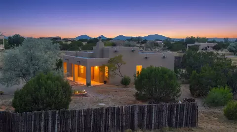 7 Gaviota Rd, Santa Fe, NM 87508