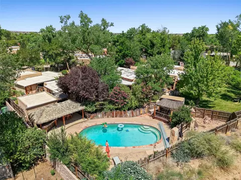 4068 Dietz Farm Cir NW, Los Ranchos, NM 87107