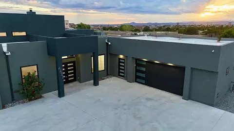 4421 Mission Bnd, Santa Fe, NM 87507