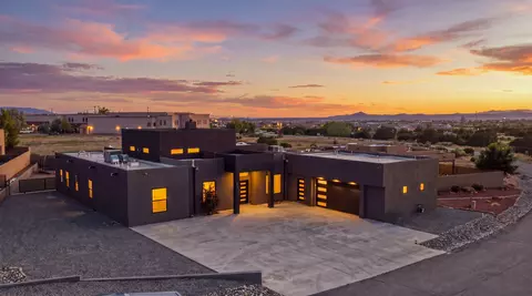 4421 Mission Bnd, Santa Fe, NM 87507