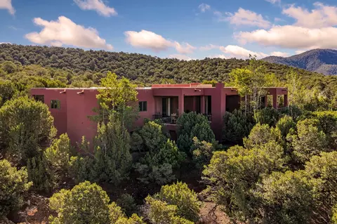 1980 Cerros Colorados, Santa Fe, NM 87501