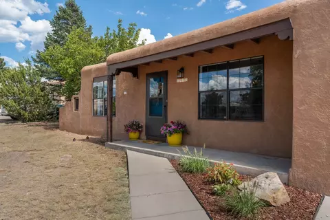 2420 Camino De Vida, Santa Fe, NM 87505