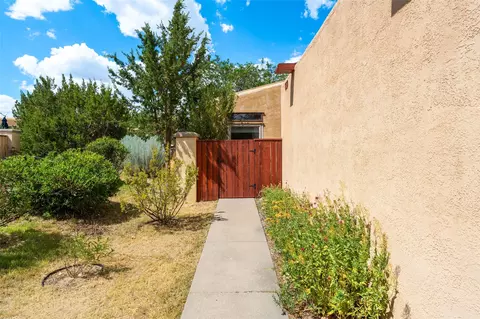 2963 Plaza Blanca, Santa Fe, NM 87507