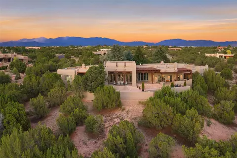 25 Windridge Cir, Santa Fe, NM 87506