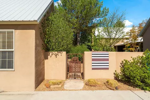 909 Nicole Pl, Santa Fe, NM 87505