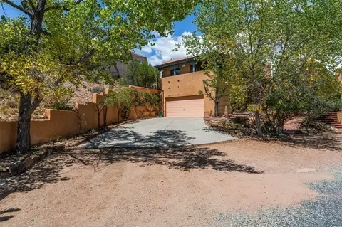 233 Camino De La Sierra, Santa Fe, NM 87501