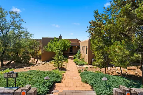 901 Allahna Way, Santa Fe, NM 87501