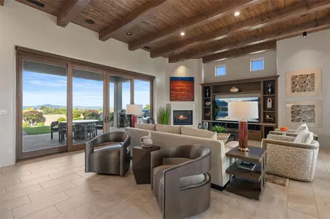 123 Thundercloud Rd, Santa Fe, NM 87506