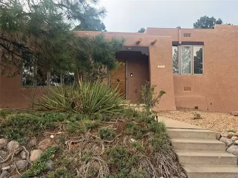 195 El Rayo, Los Alamos, NM 87544