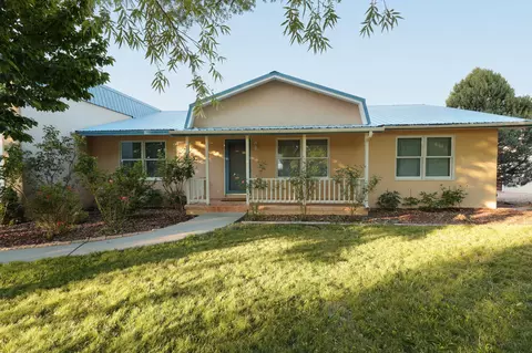 1795 Los Pueblos, Los Alamos, NM 87544