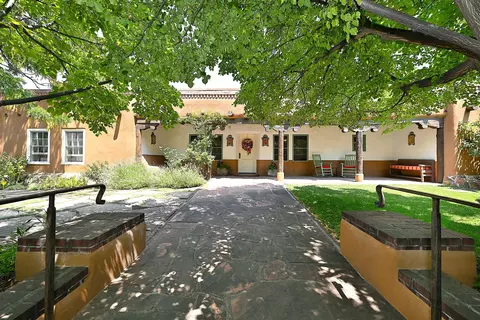 311 Bishops Lodge Rd, Santa Fe, NM 87501