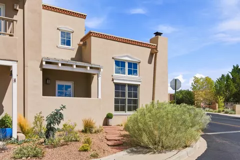 41 E Via Plaza Nueva, Santa Fe, NM 87507