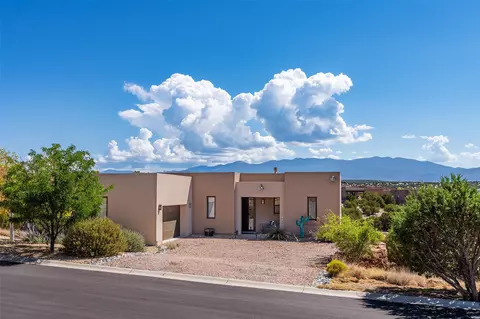 44 Via Summa, Santa Fe, NM 87507