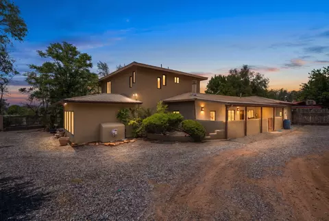 9 Entrada Celedon Y Nestora, Santa Fe, NM 87506